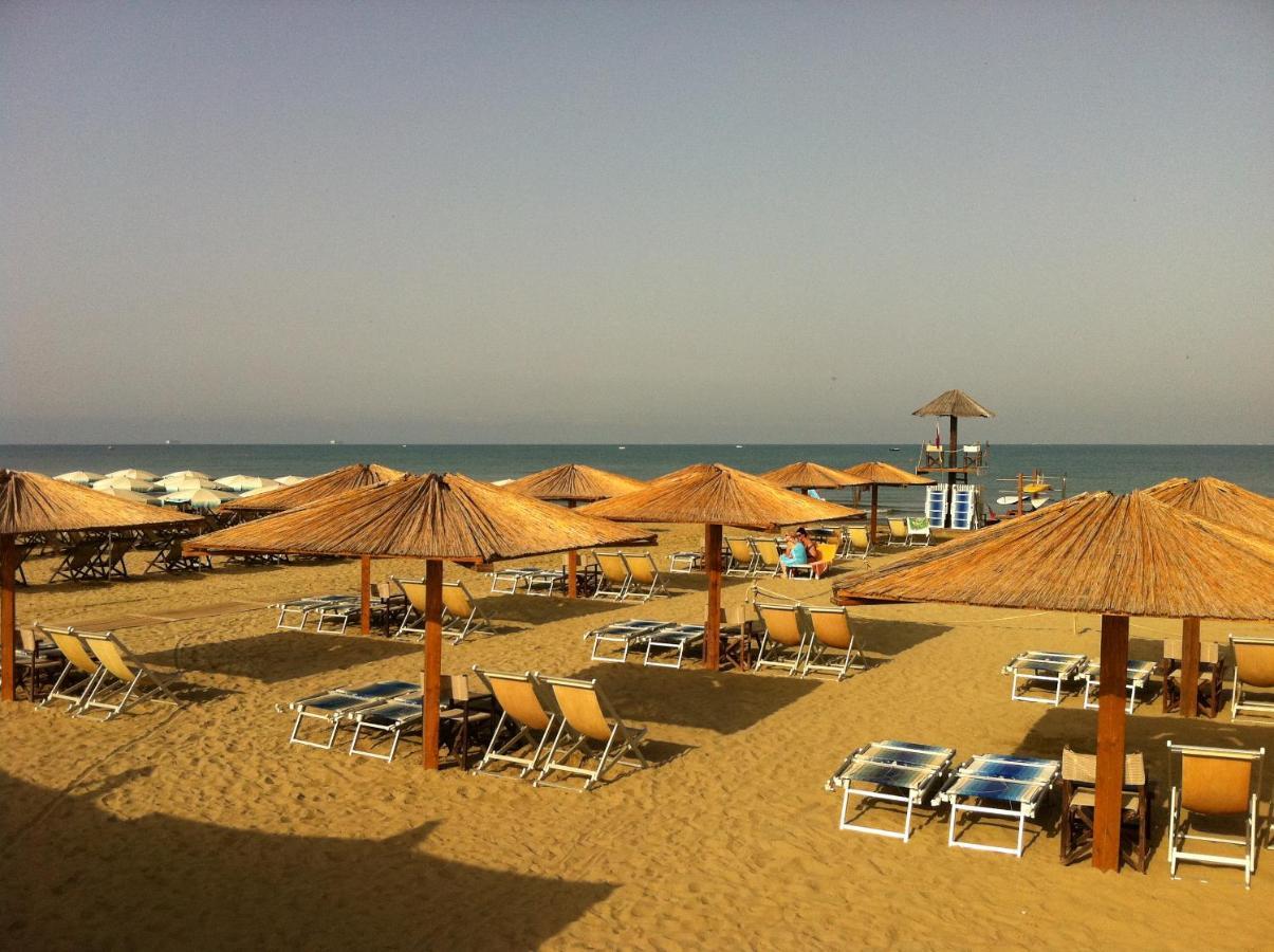 Aparthotel Oasi Del Mare Tirrenia Exteriér fotografie
