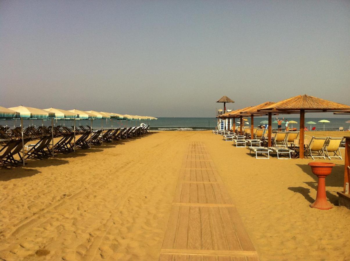 Aparthotel Oasi Del Mare Tirrenia Exteriér fotografie